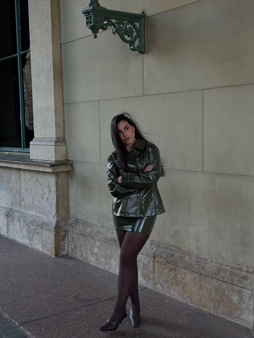 Donkerbruine lakleren rok, ler - Street Fashion Jacket recensie en prijs